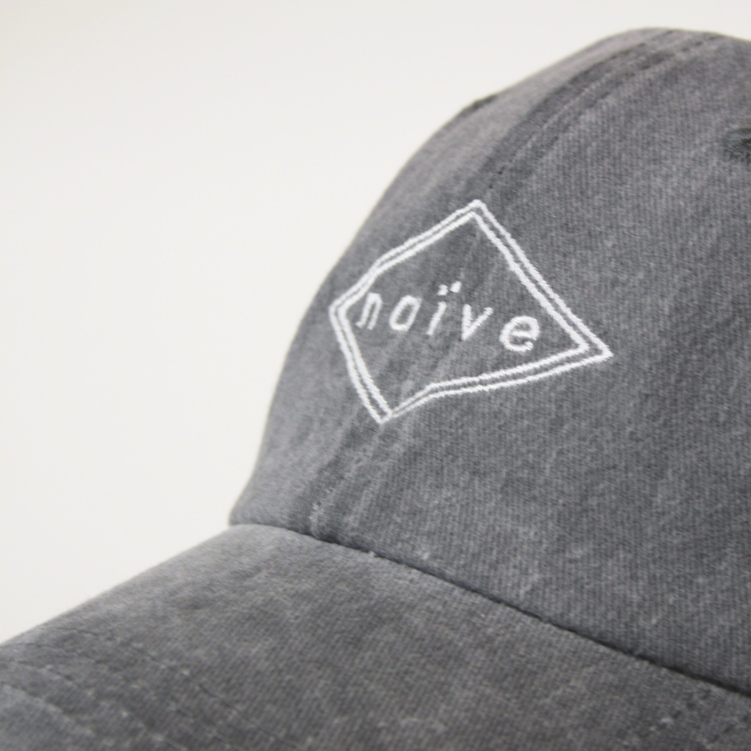 GORRA GRIS LOGO BLANCO
